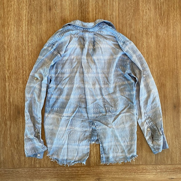 Bella Dahl Split Hem Chambray Button Front Shirt - Picture 7 of 10